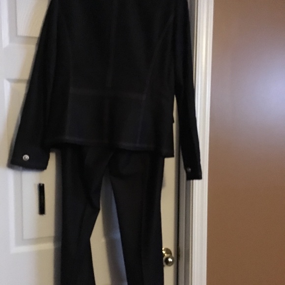 Suit -Tahari 2 Piece Denim pant Suit - Picture 5 of 6